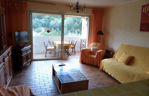 Le Brusc Apartment | Charming Apartment With Terrace By The Beach