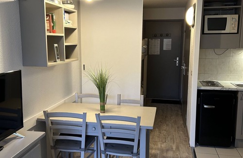 Mont-de-Lans Apartment | Charming apartment for 4 people, ski in, ski out