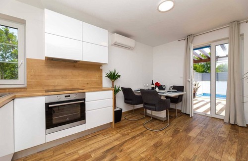 Rasopasno Apartment | Charming apartment Siesta with swimming pool