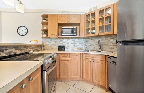 Pinellas Point Apartment | Charming Apartment with Balcony & Pool Views