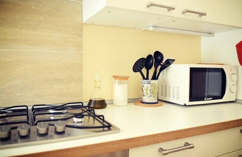 Aventine Apartment | Charming apartment in 1930s villa in quiet, central, green area.