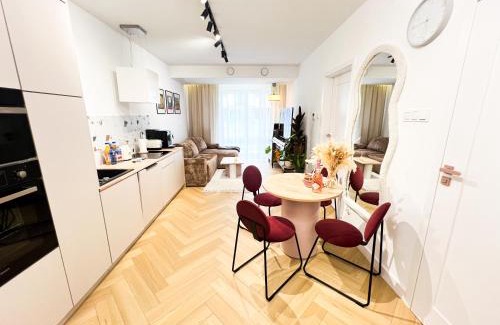 Podgorze Apartment | Charming Apartment in a green area- free parking