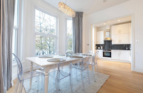 Holland Park Apartment | Charming Apartment in Kensington