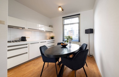 Museum Quarter Apartment | Charming Apartment on the P.C. Hooftstraat. Stylish Comfort in the Heart of Amsterdam.