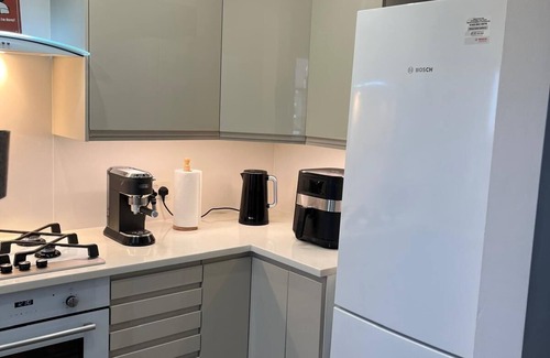 West Hendon Apartment | Charming Apartment with Easy Access to Central London Attractions - with WiFi