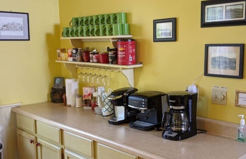 Jefferson House | Charming Applebrook Historic Home - Mountain Views & Spacious Grounds