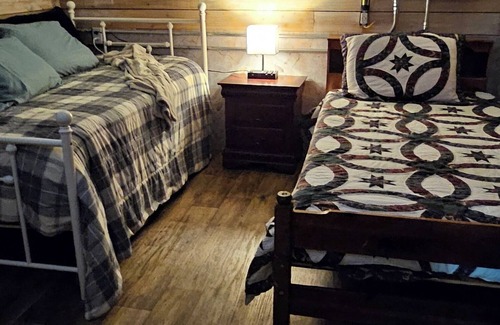 Kenton Bed & Breakfast | Charming B&B with WiFi and AC in Tranquil Kenton