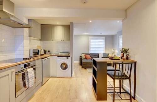 Banbury Apartment | Charming Banbury Flat near Café Veneto & V Lounge