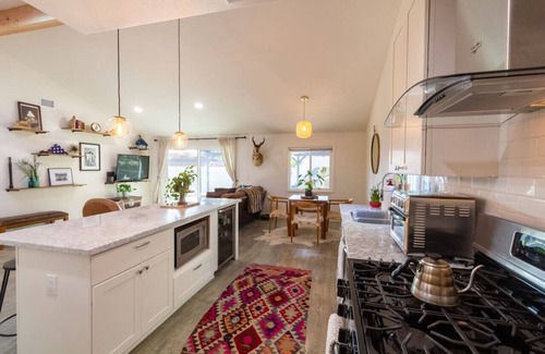 Bay Park House | Charming Bay Park 3BR Great Backyard BBQ A/C