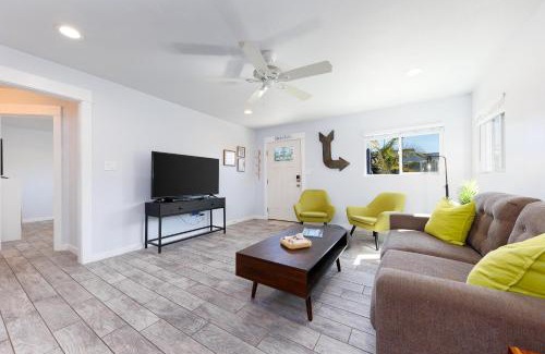 Carlsbad House | Charming Beach Bungalows - 4BR, Sleeps 10, Pets OK