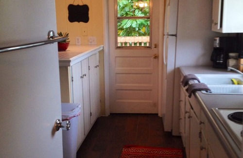 Bonita Shores Cottage | Charming Beach Cottage 1 Mile To Beach, Shopping, Restaurants, Paradise
