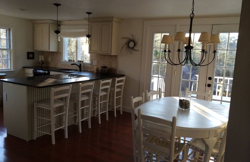 South Chatham House | Charming Beach House ~ Beautifully Updated & Immaculate. Walk to Sandy Beaches