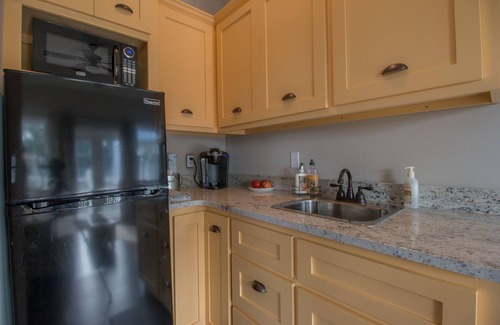 Gulfport House | Charming Beach View Cottage