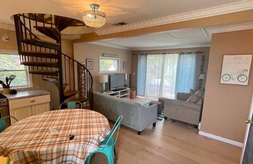 Manasquan Cottage | Charming Beachside Cottage – Just 1.5 Blocks from the Beach