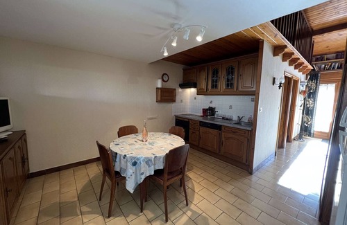 Valras-Plage Apartment | Charming Beachside Pavilion, 250m to Shore, Sleeps 6, Garden & BBQ