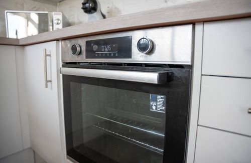 Bedford Apartment | Charming Bedford 2BR walking distance to Hospital, Train Station and Town Center