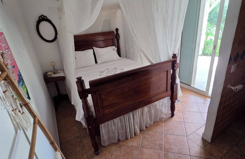 Camaruche Bed & Breakfast | CHARMING BEDROOM WITH SHOWER ROOM