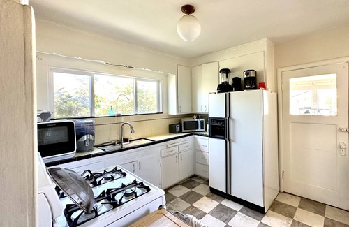 Northwest Berkeley Cottage | Charming Berkeley Craftsman Cottage