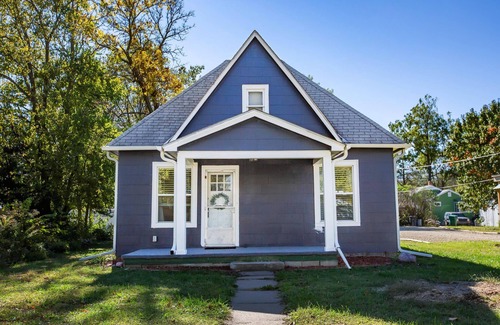 Manhattan House | Charming Bungalow Manhattan