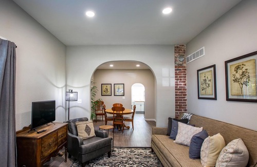 Manhattan House | Charming Bungalow Manhattan