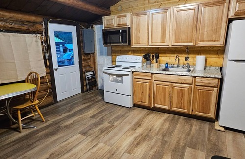 Cooke City-Silver Gate Cabin | Charming Cabin in Cooke City