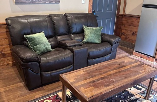 Mason City Cabin | Charming Cabin On The River