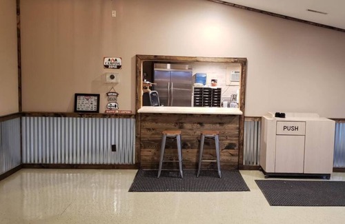 Mason City Cabin | Charming Cabin On The River