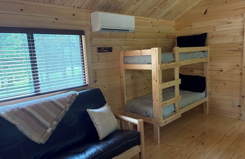 Trenton Cabin | Charming cabin with WiFi and AC in marvelous Trenton
