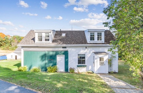 Durham House | Charming Carriage House on Historic Scenic Farm