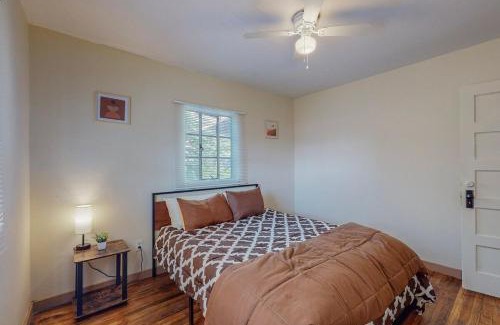Albuquerque House | Charming Casita with 3br with Parking & Wifi!