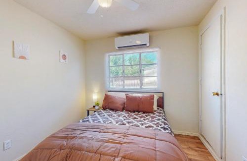 Albuquerque House | Charming Casita with 3br with Parking & Wifi!