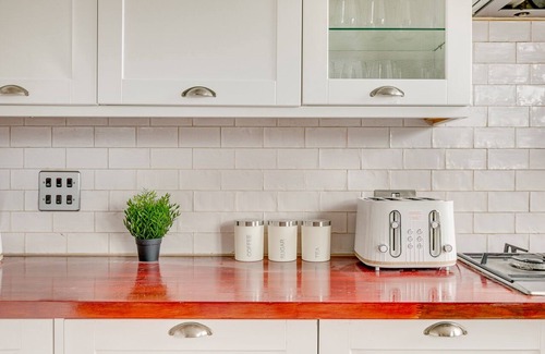 Brixton Apartment | Charming Central Brixton Apartment near Tube -10 minutes to Central London