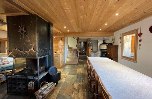 Crest-Voland Ski Chalet | Charming Chalet for 12 with Hammam, South-West Terrace, Fireplace, and Modern Amenities