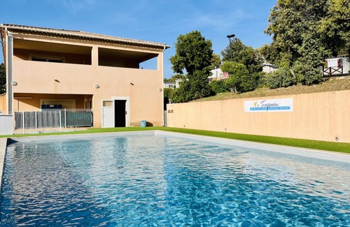 Rocbaron Ski Chalet | Charming chalet with terrace and pool access