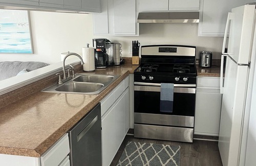 Imperial Beach Condo | Charming, clean and spacious unit with private balcony 1.5 blks from the beach!