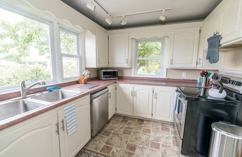 Guilford House | Charming Coastal Home | Sunroom & Baby-Friendly