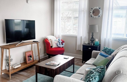 Grand Haven Condo | Charming Condo Near Downtown Grand Haven!