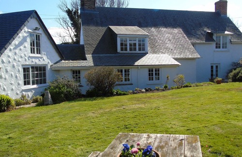 Helford Passage Cottage | Charming Cottage, pet friendly, large garden, parking,rural,Helford River,