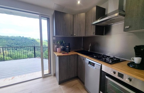 Saint-Chamond Cottage | Charming Cottage in Saint-Chamond - Terrace - Pets Allowed