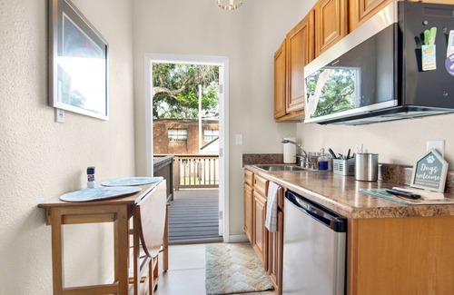 East Pensacola Heights Cottage | Charming cottage in fabulous Pensacola just steps from the water with water view