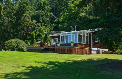 Sequim House | Charming Cottage in Stunning Waterfront Setting