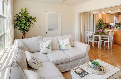 Oleander - Sunset Cottage | Charming Cottage in Oleander/Sunset Neighborhood
