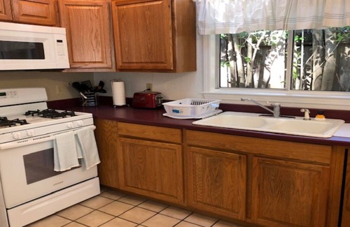 San Anselmo Cottage | CHARMING COTTAGE IN PRIVATE GARDEN SETTING