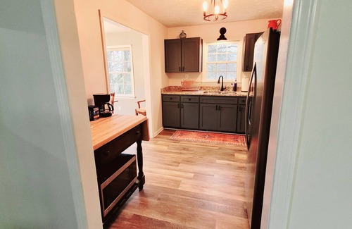 Blue Ridge Cottage | CHARMING COTTAGE LESS THAN 5 MILES TO DOWNTOWN BLUE RIDGE