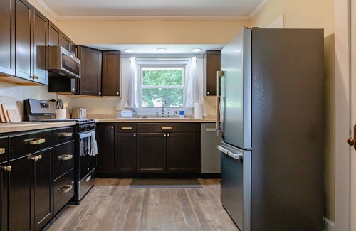 Near Eastside House | Charming Cottage Near Downtown