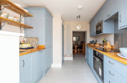 Easton on the Hill Cottage | Charming cottage near lovely Stamford with cosy open fire and a rural location.