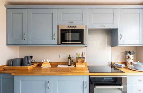 Easton on the Hill Cottage | Charming cottage near lovely Stamford with cosy open fire and a rural location.