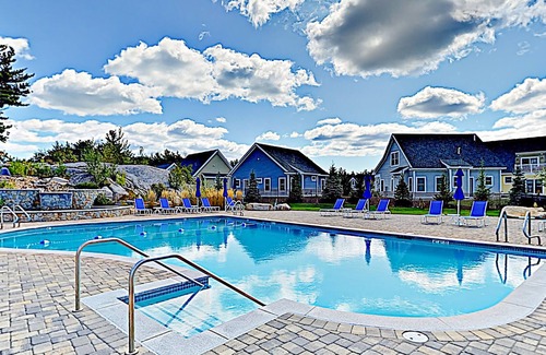 Arundel Cottage | Charming cottage on a preserve with grill, WiFi, W/D, pool, gym, & game room
