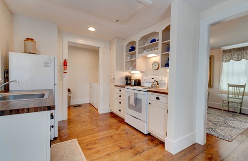 Eastport Cottage | Charming Cottage on quiet street in Historic Eastport