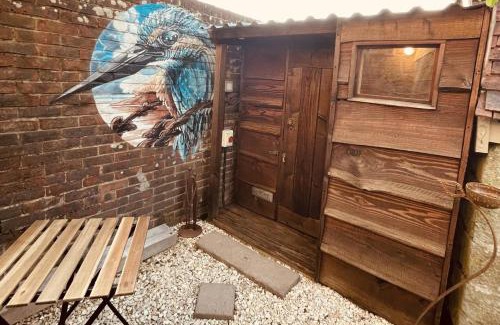 Shaftesbury House | Charming Cottage Sleeps 4 with Sauna